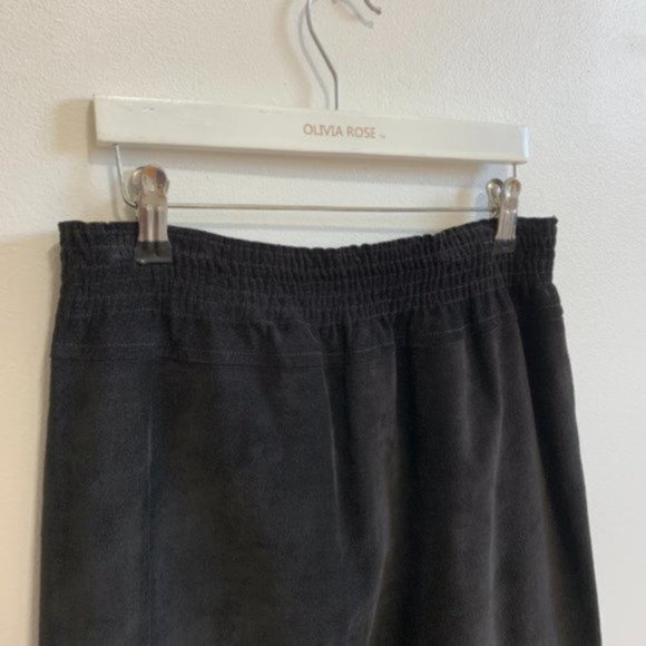 [SOLD] Vintage Black Genuine Suede Elasticated Waist Skirt Size Medium to Large - Picture 8 of 16